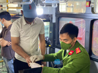 Cận cảnh chiếc xe buýt đặc biệt chạy lưu động cấp căn cước gắn chip cho nhân dân