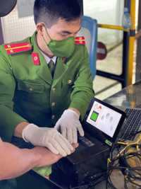 Cận cảnh chiếc xe buýt đặc biệt chạy lưu động cấp căn cước gắn chip cho nhân dân