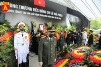 Tiễn đưa nguyên Tổng bí thư Lê Khả Phiêu về nơi an nghỉ cuối cùng