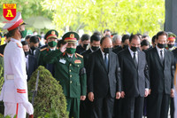 Tiễn đưa nguyên Tổng bí thư Lê Khả Phiêu về nơi an nghỉ cuối cùng