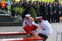 Tiễn đưa nguyên Tổng bí thư Lê Khả Phiêu về nơi an nghỉ cuối cùng