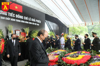 Tiễn đưa nguyên Tổng bí thư Lê Khả Phiêu về nơi an nghỉ cuối cùng