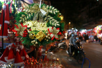 Không khí Giáng sinh nhộn nhịp trên phố Hàng Mã