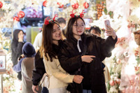 Không khí Giáng sinh nhộn nhịp trên phố Hàng Mã