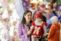 Không khí Giáng sinh nhộn nhịp trên phố Hàng Mã