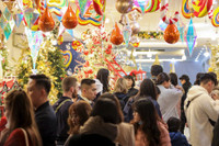 Không khí Giáng sinh nhộn nhịp trên phố Hàng Mã