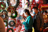 Không khí Giáng sinh nhộn nhịp trên phố Hàng Mã