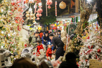 Không khí Giáng sinh nhộn nhịp trên phố Hàng Mã