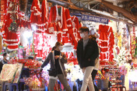 Không khí Giáng sinh nhộn nhịp trên phố Hàng Mã