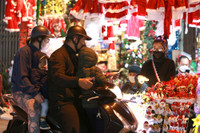 Không khí Giáng sinh nhộn nhịp trên phố Hàng Mã