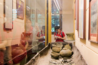 Học sinh Hà Nội học lịch sử qua trải nghiệm thực tế ở Bảo tàng 