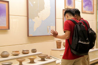 Học sinh Hà Nội học lịch sử qua trải nghiệm thực tế ở Bảo tàng 