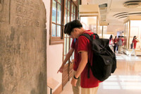 Học sinh Hà Nội học lịch sử qua trải nghiệm thực tế ở Bảo tàng 