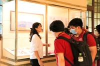 Học sinh Hà Nội học lịch sử qua trải nghiệm thực tế ở Bảo tàng 