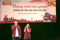 Gần 400 học sinh ở Hà Nội trải nghiệm kỹ năng chữa cháy, thoát hiểm