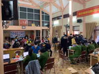 [Ảnh] Công an thị xã Sơn Tây triển khai 8 tổ cấp căn cước gắn chíp cho người dân