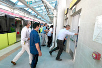 Giải cứu hành khách trong vụ cháy giả định trên tàu metro Nhổn - ga Hà Nội