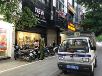 [Ảnh] Công an quận Đống Đa tuyên truyền, vận động nhân dân thực hiện Công điện 14