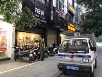 [Ảnh] Công an quận Đống Đa tuyên truyền, vận động nhân dân thực hiện Công điện 14