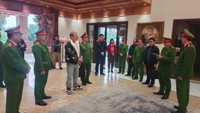 Hình ảnh cơ quan điều tra bắt giữ Tuấn 'trắng' tại ’biệt phủ’ ở Phú Thọ