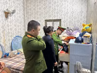 Hình ảnh cơ quan điều tra bắt giữ Tuấn 'trắng' tại ’biệt phủ’ ở Phú Thọ