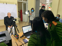 Công an quận Đống Đa đến tận khu dân cư cấp căn cước gắn chíp cho công dân