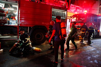 Những hình ảnh lính cứu hỏa Hà Nội bị thương, kiệt sức sau nhiều giờ chữa cháy 