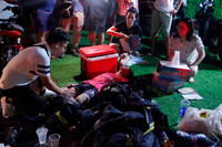 Những hình ảnh lính cứu hỏa Hà Nội bị thương, kiệt sức sau nhiều giờ chữa cháy 