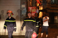 Những hình ảnh lính cứu hỏa Hà Nội bị thương, kiệt sức sau nhiều giờ chữa cháy 