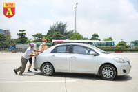 CSGT phân luồng, đẩy xe gặp sự cố trên cao tốc để tránh ùn tắc