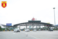 CSGT phân luồng, đẩy xe gặp sự cố trên cao tốc để tránh ùn tắc