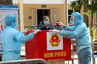 [Ảnh] Chủ động phòng chống dịch Covid-19 trong ngày bầu cử