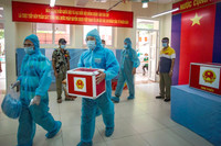 [Ảnh] Chủ động phòng chống dịch Covid-19 trong ngày bầu cử