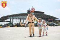 CSGT phân luồng, đẩy xe gặp sự cố trên cao tốc để tránh ùn tắc