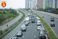 CSGT phân luồng, đẩy xe gặp sự cố trên cao tốc để tránh ùn tắc