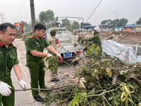 Hà Nội: Lực lượng Bảo vệ an ninh trật tự ở cơ sở sát cánh cùng nhân dân vượt qua khó khăn trong bão lũ