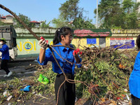 Phường Phúc Xá huy động nhiều lực lượng cùng nhân dân tổng vệ sinh đường phố