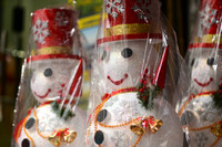 Khách du lịch nước ngoài trải nghiệm Giáng sinh trên phố Hàng Mã