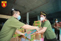 Phụ nữ Công an Thủ đô vào tâm dịch “chia lửa” cùng Bắc Giang 