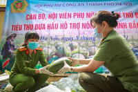 Phụ nữ Công an Thủ đô chung tay giúp bà con Bắc Giang tiêu thụ nông sản