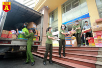 Phụ nữ Công an Thủ đô vào tâm dịch “chia lửa” cùng Bắc Giang 