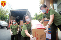 Phụ nữ Công an Thủ đô vào tâm dịch “chia lửa” cùng Bắc Giang 