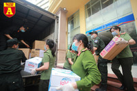 Phụ nữ Công an Thủ đô vào tâm dịch “chia lửa” cùng Bắc Giang 