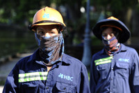 Hà Nội nắng nóng hơn 50 độ C, nền nhiệt ngoài trời như lò nung