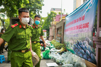 Phụ nữ Công an Thủ đô chung tay giúp bà con Bắc Giang tiêu thụ nông sản