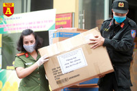 Phụ nữ Công an Thủ đô vào tâm dịch “chia lửa” cùng Bắc Giang 