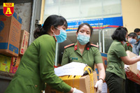 Phụ nữ Công an Thủ đô vào tâm dịch “chia lửa” cùng Bắc Giang 