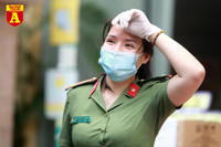 Phụ nữ Công an Thủ đô vào tâm dịch “chia lửa” cùng Bắc Giang 