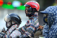 Hà Nội nắng nóng hơn 50 độ C, nền nhiệt ngoài trời như lò nung