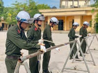 Xem màn phô diễn kỹ năng PCCC&CNCH của các chiến sĩ nghĩa vụ